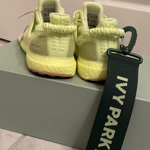 IVY PARK Ultra Boost Hi Res Yellow - Picture 4 of 6